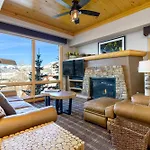 Fairmont Heritage Place, Franz Klammer Lodge